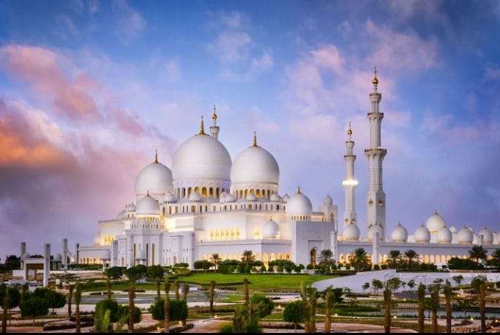 Sheikh Zayed Grand Mosque abu dhabi: a best place to visit in 2024