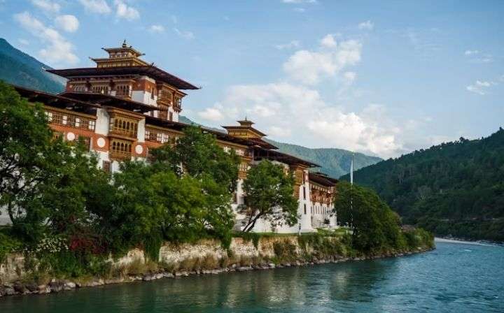 6 Best Places to visit in Bhutan 2024