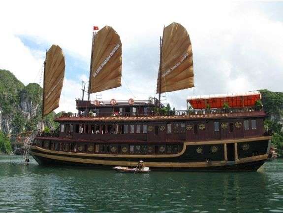 A Mesmerizing Cruise from Halong Bay to Hanoi 2024