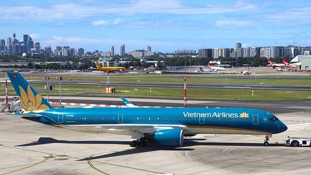 vietnam airlines 8158018 640